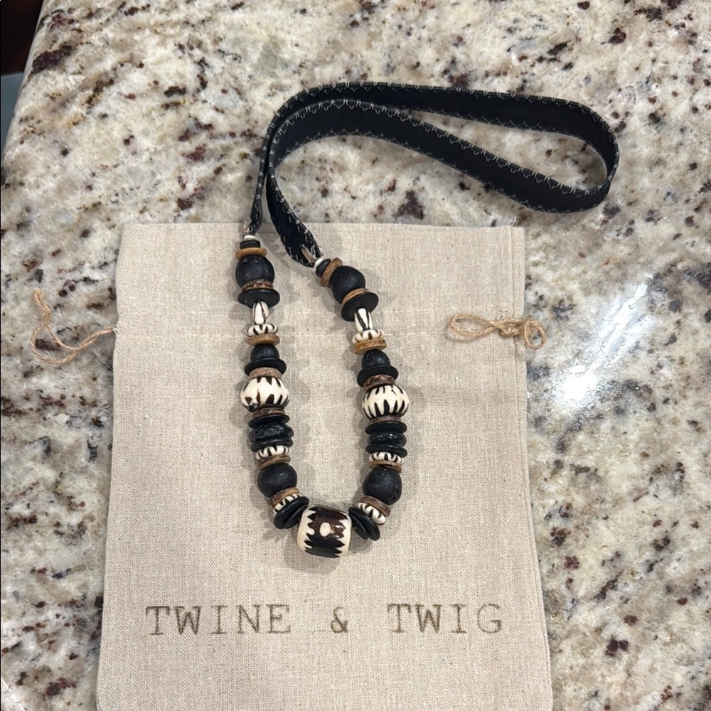 Twine & Twig Mid Classic Necklace — Black Batik
